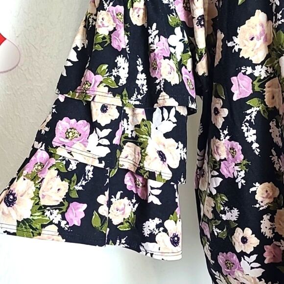 Touch Me Floral Mock Turtleneck Blouse with Layers on Sleeves, Size 3X - Picture 4 of 8